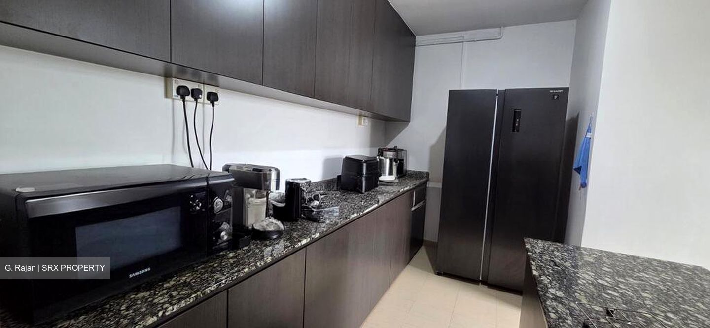Blk 221 Kovan Green (Hougang), HDB Executive #524841491